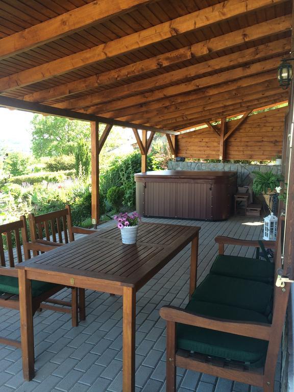 Voeroesmal Vendeghaz Apartment Balatonfured Exterior photo