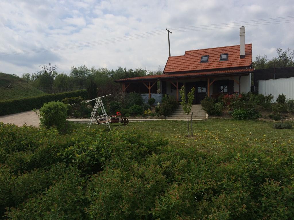 Voeroesmal Vendeghaz Apartment Balatonfured Exterior photo
